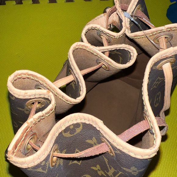 Louis Vuitton Monogram Bucket Bag - Picture 9 of 16